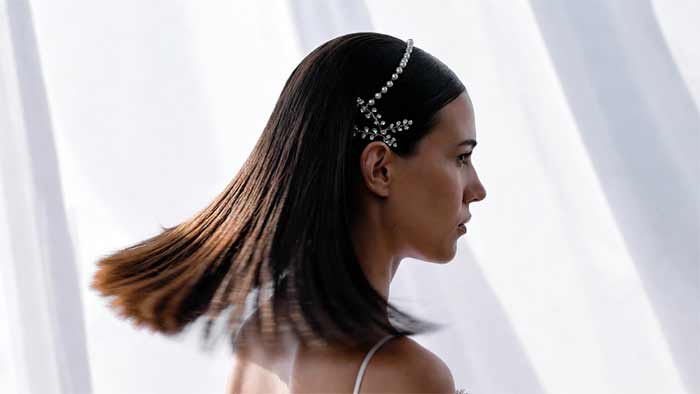 موهای صاف باز با تزیین (Straight Open Hair with Accessories)