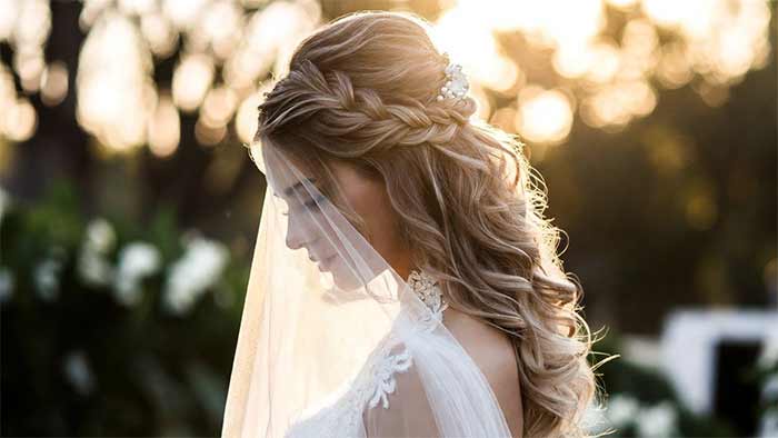 مدل نیمه باز نیمه بسته (Half Up Half Down)